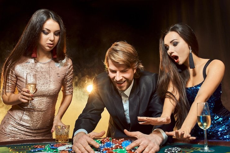 Live roulette wheel spinning in studio, broadcast to kocaktogel mobile app